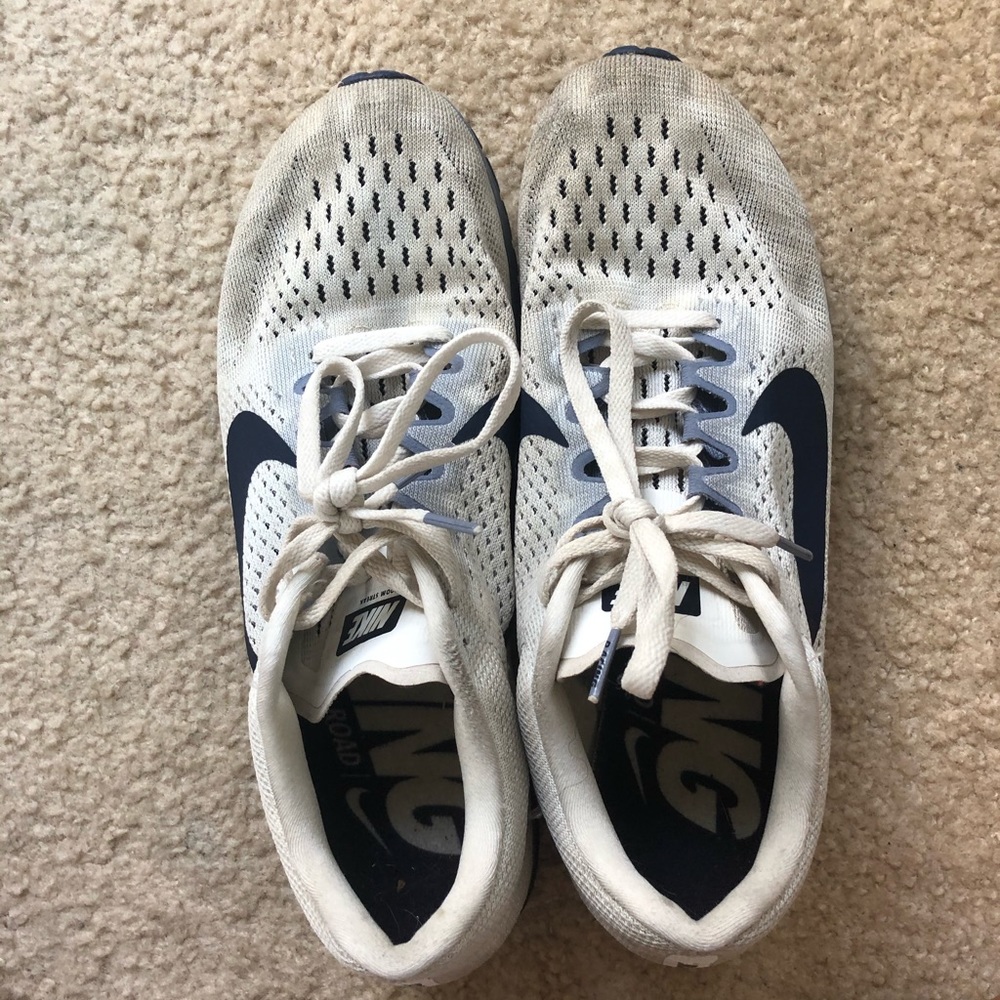 Nike road racing tennis shoes